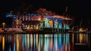 International-Hamburg-Harbour-Containership