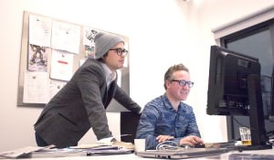 Menschen-bei-EAST-END-Hamburg